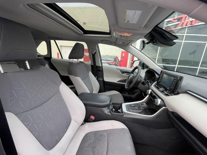 Toyota RAV4 Vehicle Image 04