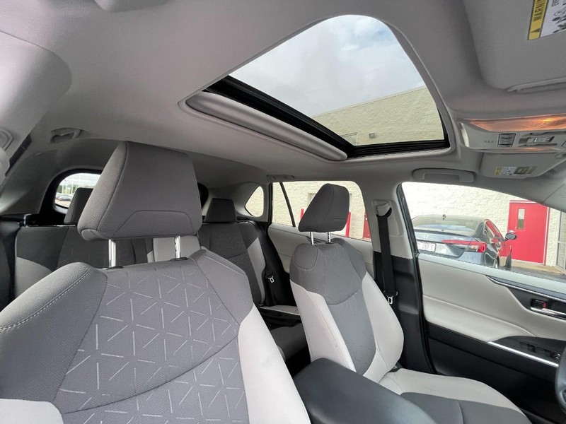 Toyota RAV4 Vehicle Image 05