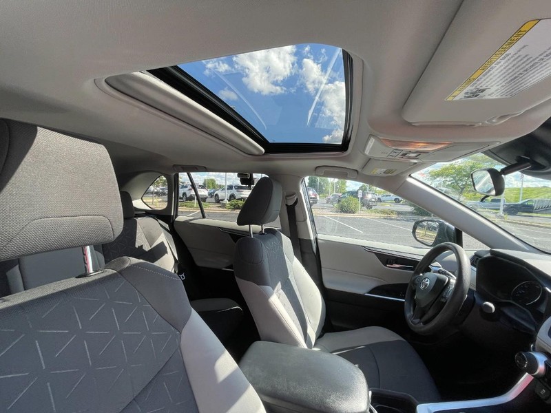 Toyota RAV4 Vehicle Image 07