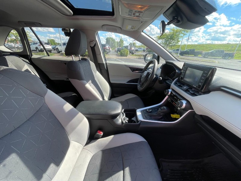 Toyota RAV4 Vehicle Image 08