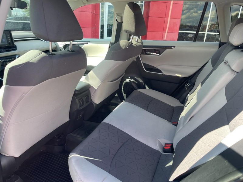Toyota RAV4 Vehicle Image 13