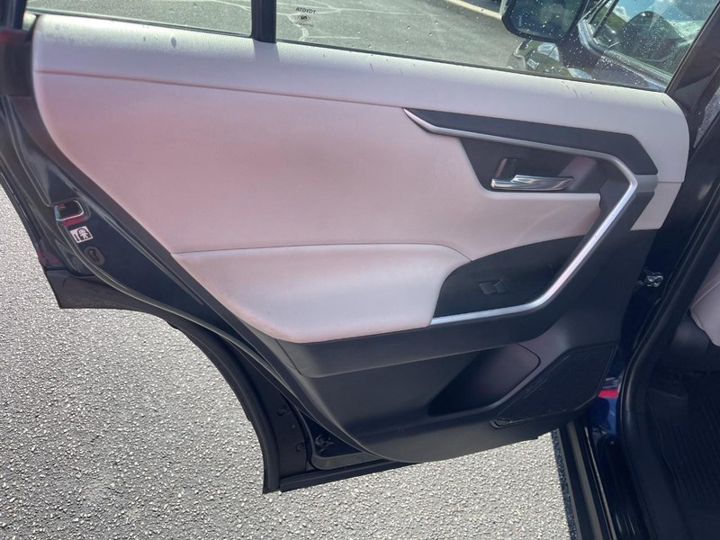 Toyota RAV4 Vehicle Image 14