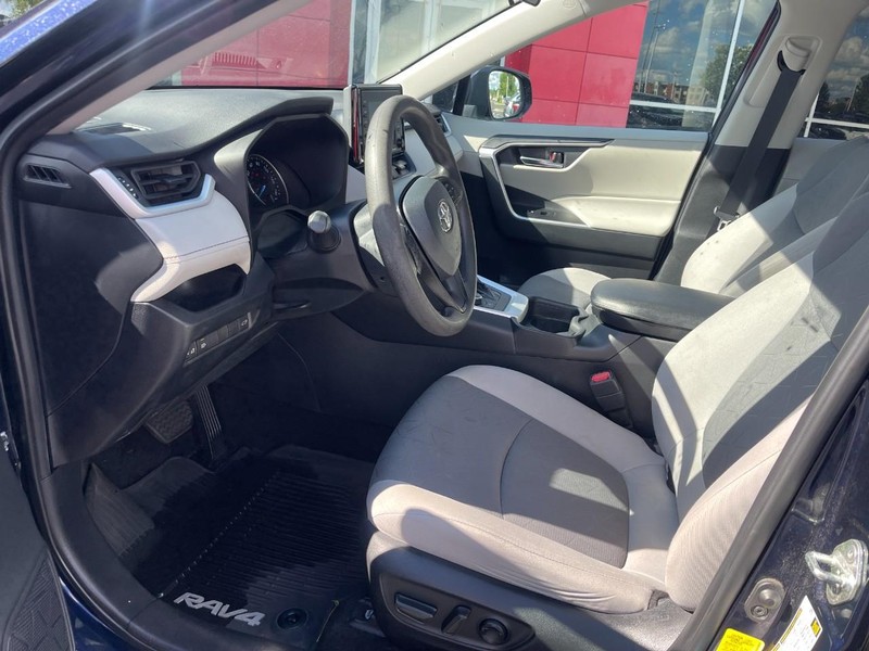 Toyota RAV4 Vehicle Image 15