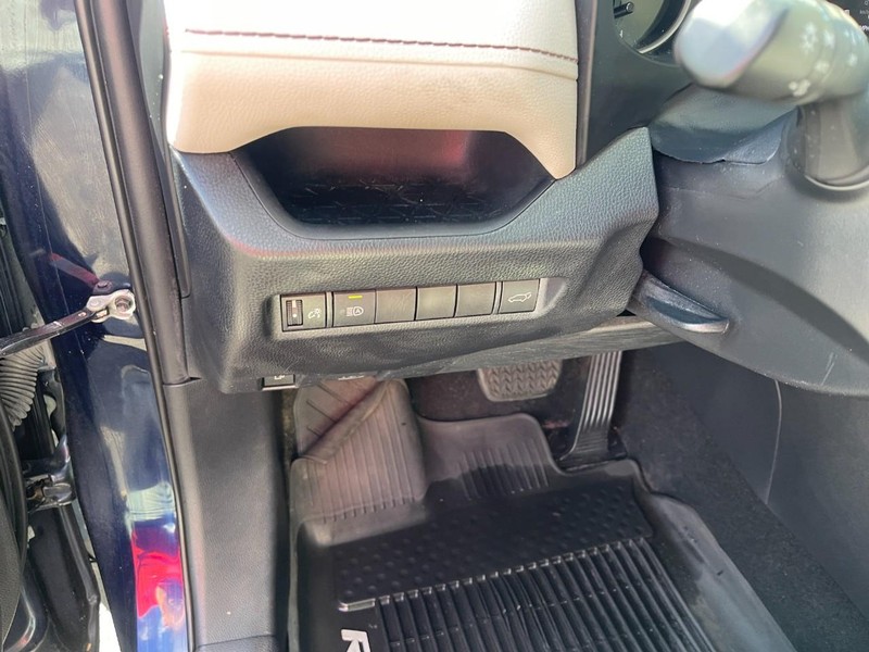 Toyota RAV4 Vehicle Image 17