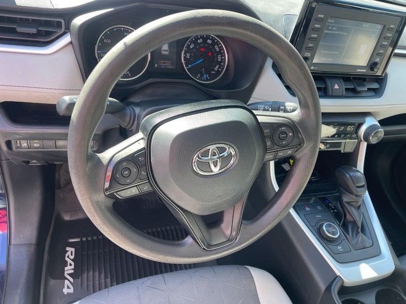 Toyota RAV4 Vehicle Image 18