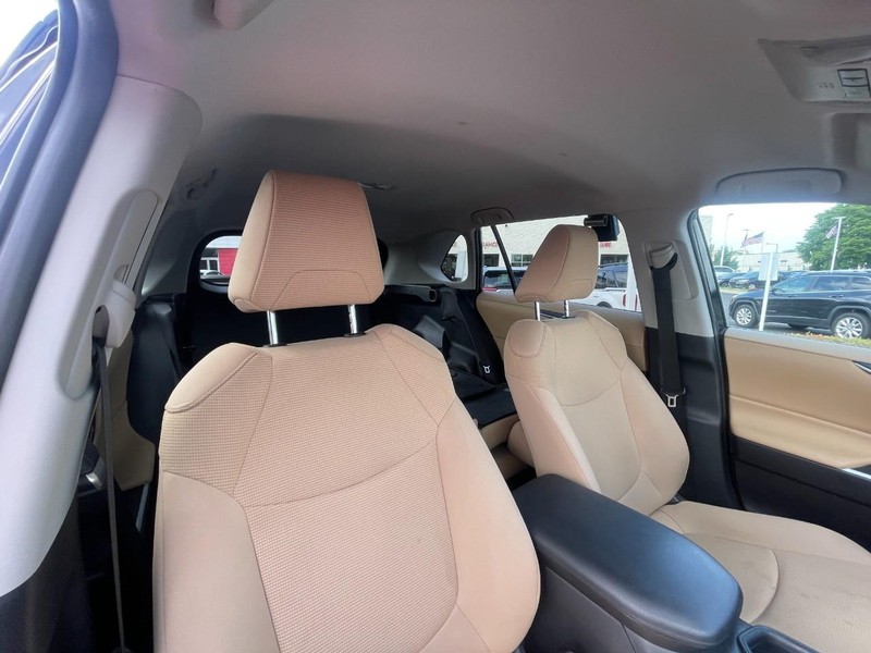 Toyota RAV4 Vehicle Image 05