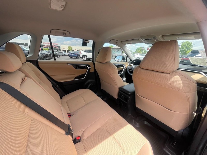 Toyota RAV4 Vehicle Image 13