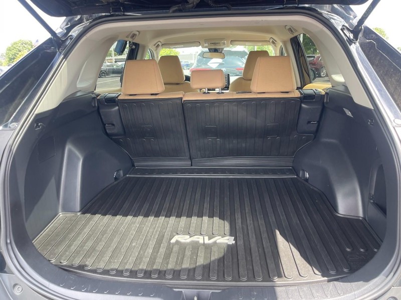 Toyota RAV4 Vehicle Image 15