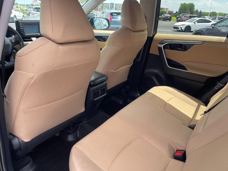 Toyota RAV4 Vehicle Image 16