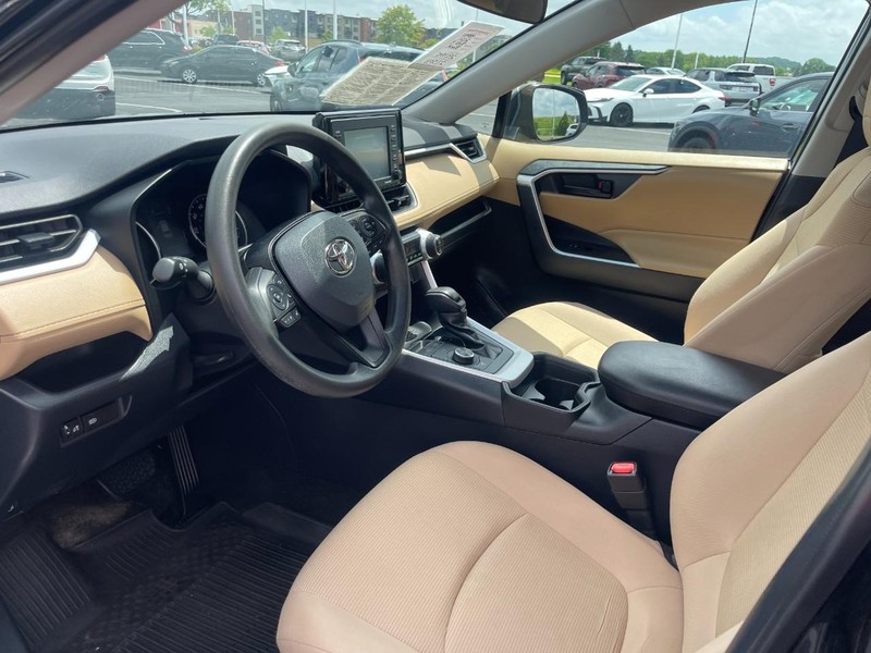 Toyota RAV4 Vehicle Image 18