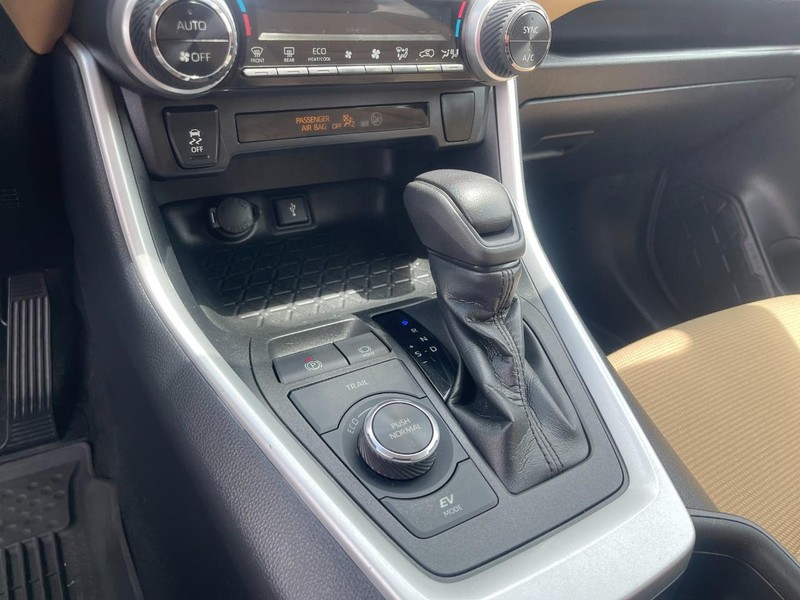 Toyota RAV4 Vehicle Image 24
