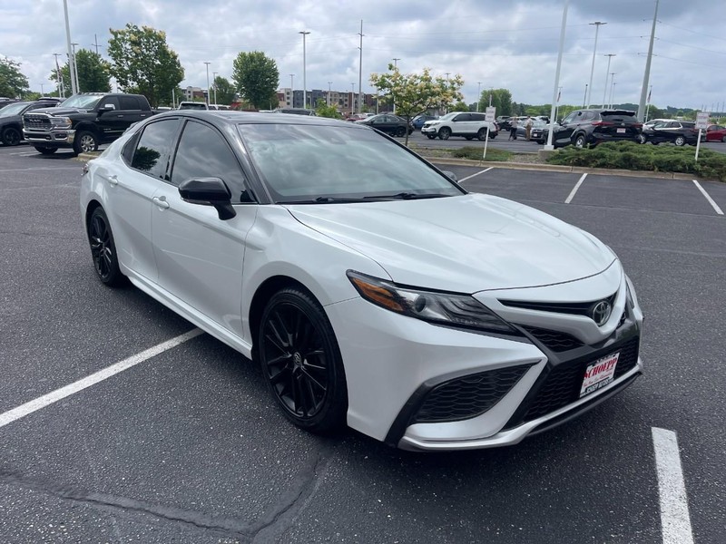 Toyota Camry Vehicle Image 02