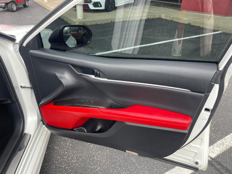 Toyota Camry Vehicle Image 13