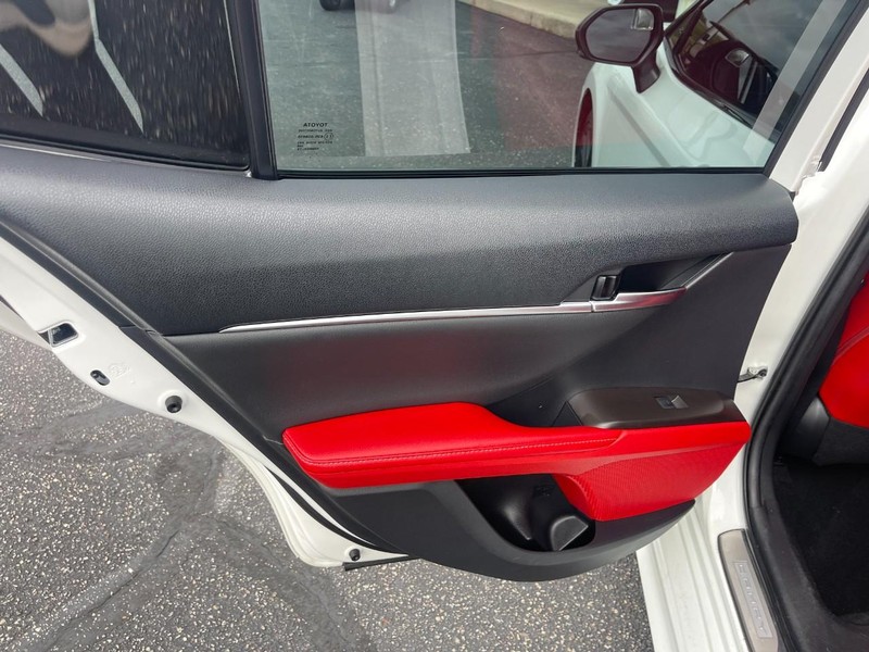 Toyota Camry Vehicle Image 19