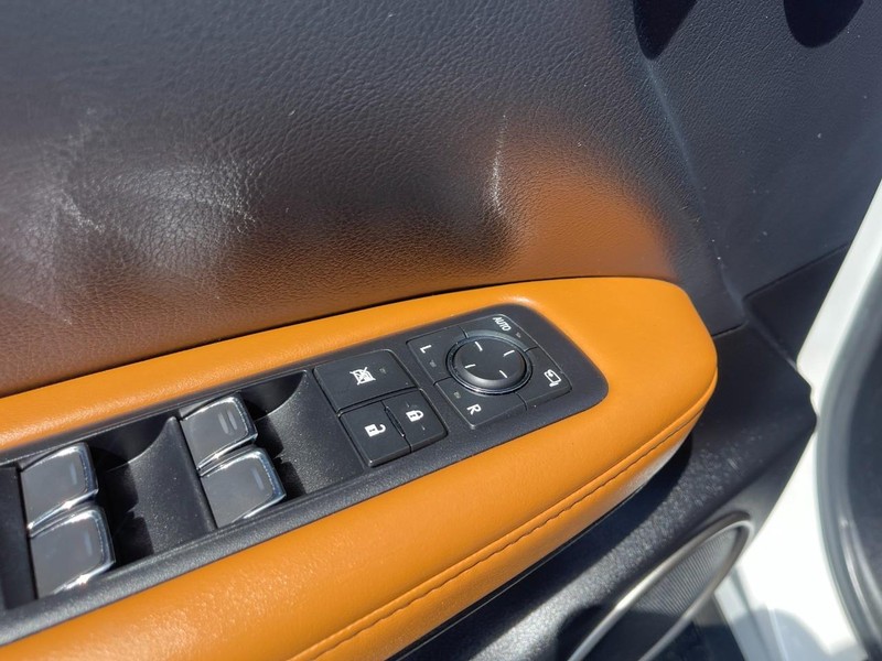 Lexus RX Vehicle Image 25