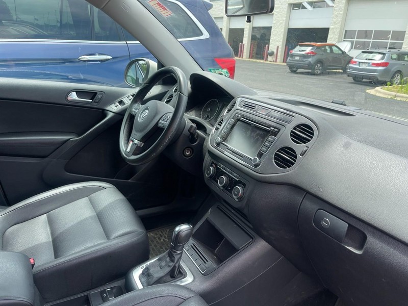Volkswagen Tiguan Vehicle Image 02
