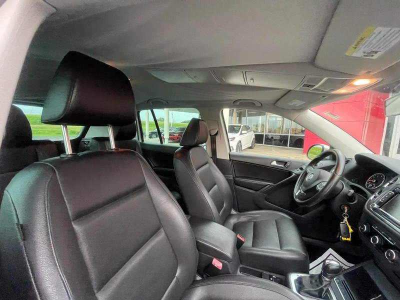 Volkswagen Tiguan Vehicle Image 10