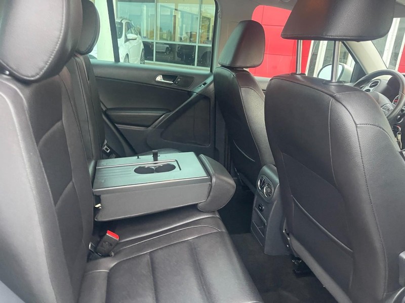 Volkswagen Tiguan Vehicle Image 13
