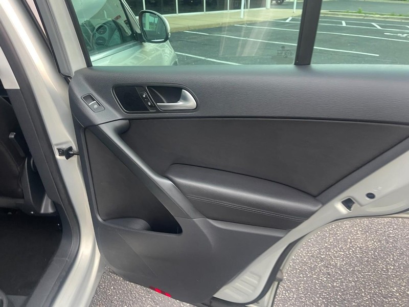 Volkswagen Tiguan Vehicle Image 15