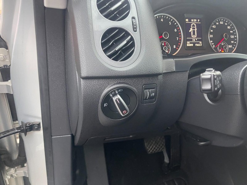 Volkswagen Tiguan Vehicle Image 21