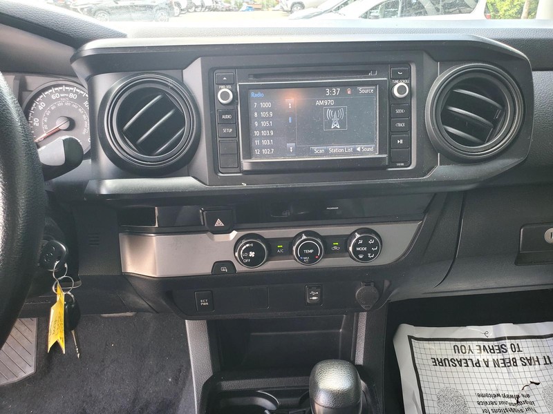 Toyota Tacoma Vehicle Image 10