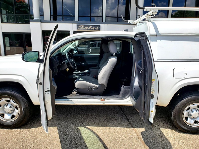 Toyota Tacoma Vehicle Image 16