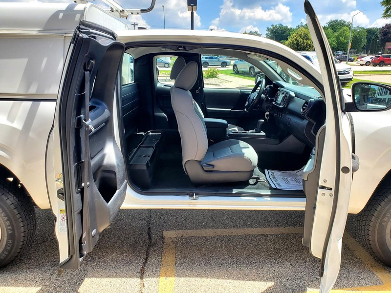 Toyota Tacoma Vehicle Image 17