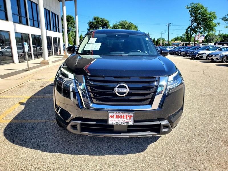 Nissan Pathfinder Vehicle Image 02