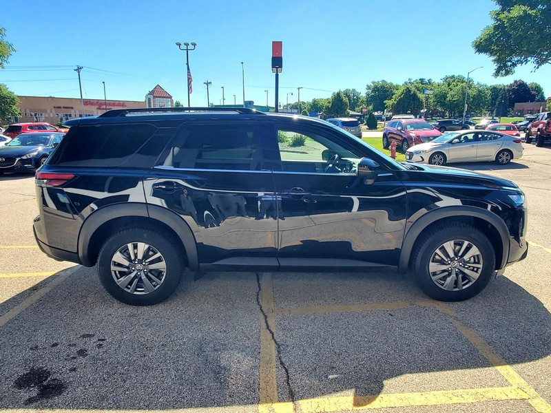 Nissan Pathfinder Vehicle Image 04