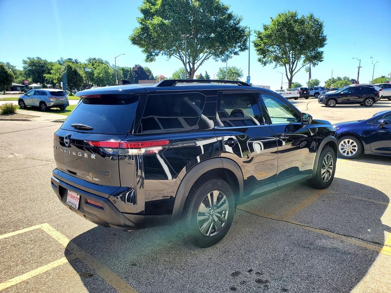 Nissan Pathfinder Vehicle Image 05