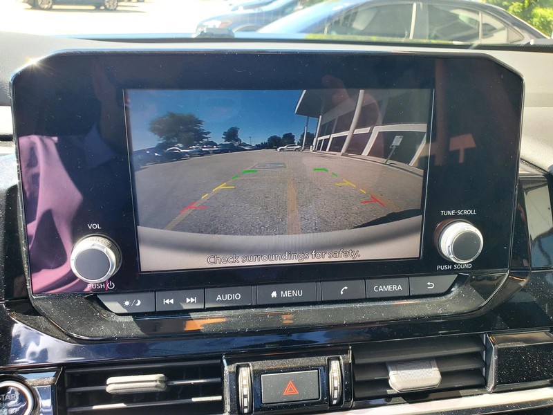 Nissan Pathfinder Vehicle Image 11