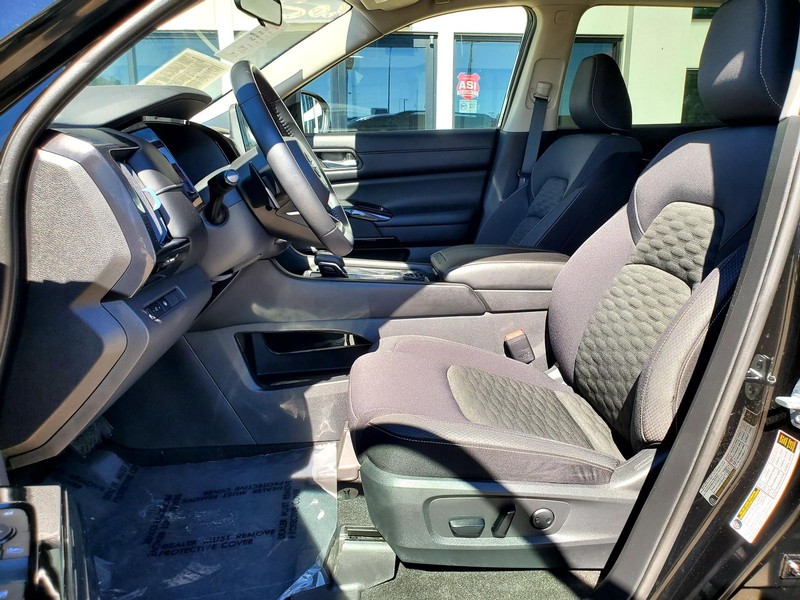 Nissan Pathfinder Vehicle Image 12