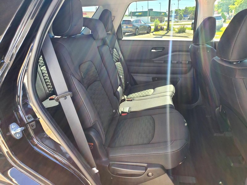 Nissan Pathfinder Vehicle Image 14