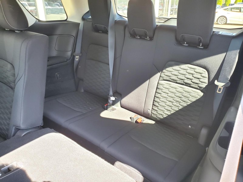 Nissan Pathfinder Vehicle Image 17