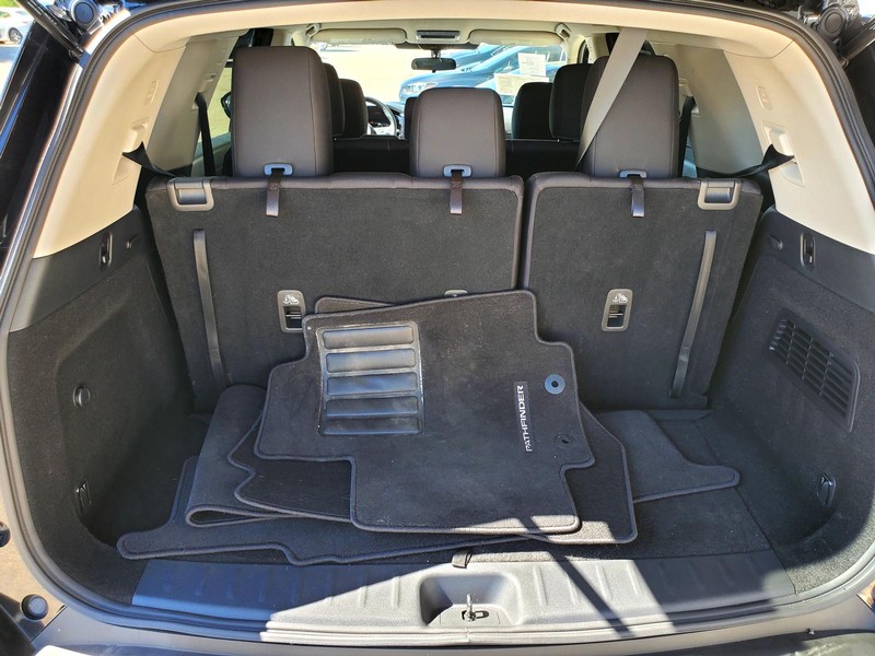 Nissan Pathfinder Vehicle Image 18