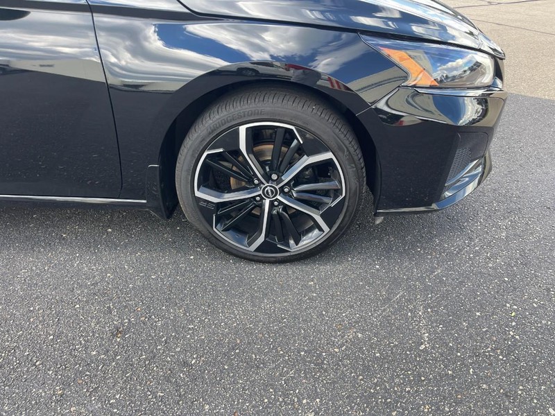 Nissan Altima Vehicle Image 08