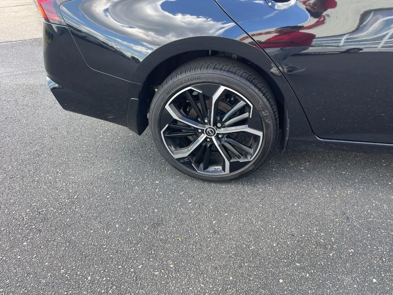 Nissan Altima Vehicle Image 09