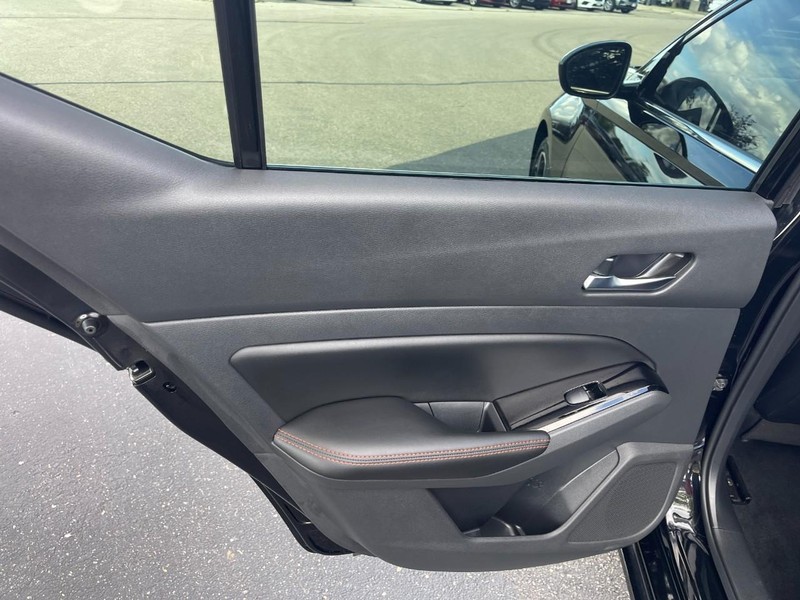 Nissan Altima Vehicle Image 19