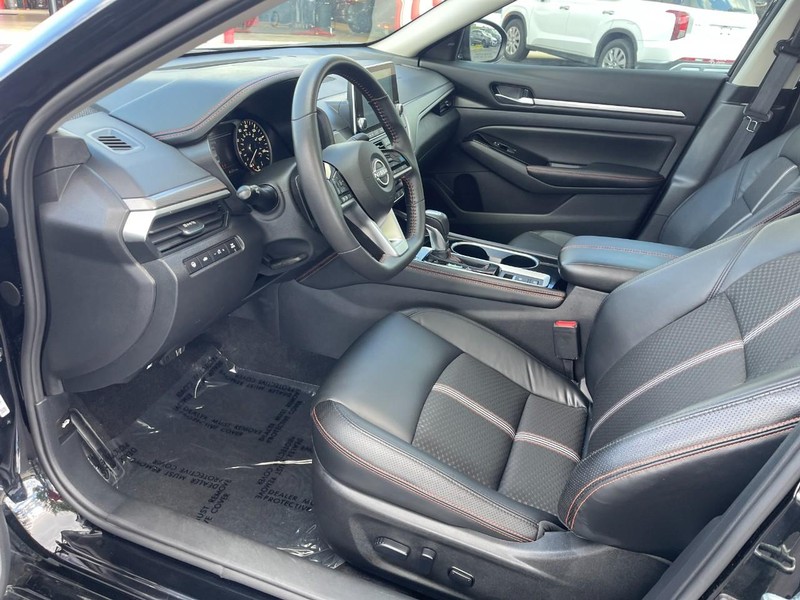 Nissan Altima Vehicle Image 20