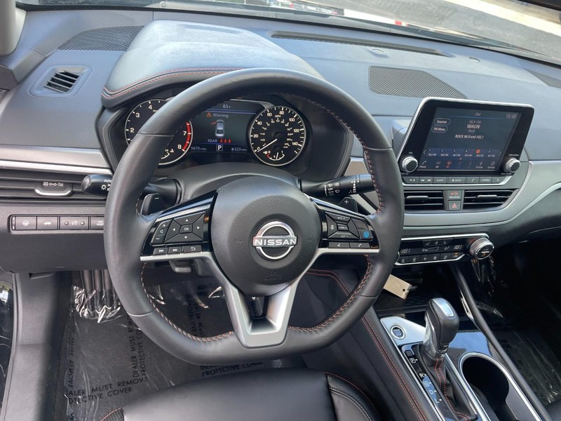 Nissan Altima Vehicle Image 23