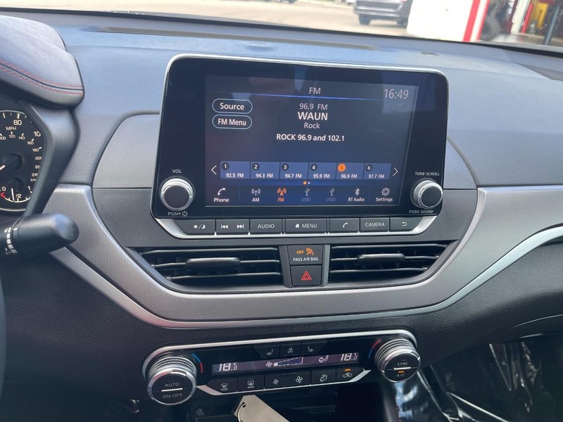 Nissan Altima Vehicle Image 29