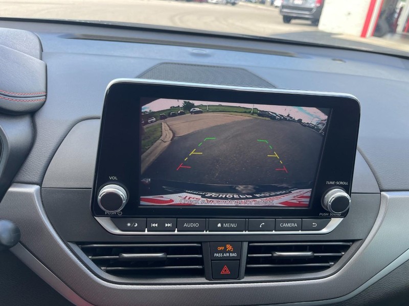 Nissan Altima Vehicle Image 30