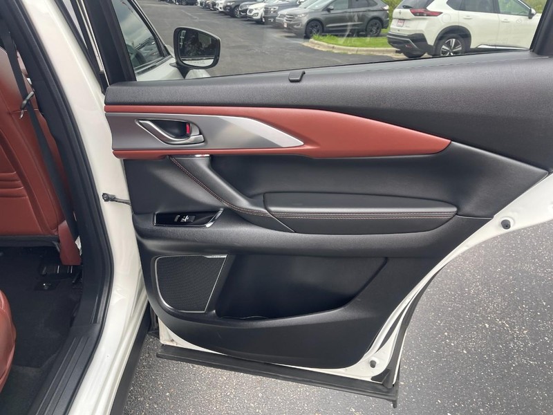 Mazda CX-9 Vehicle Image 18