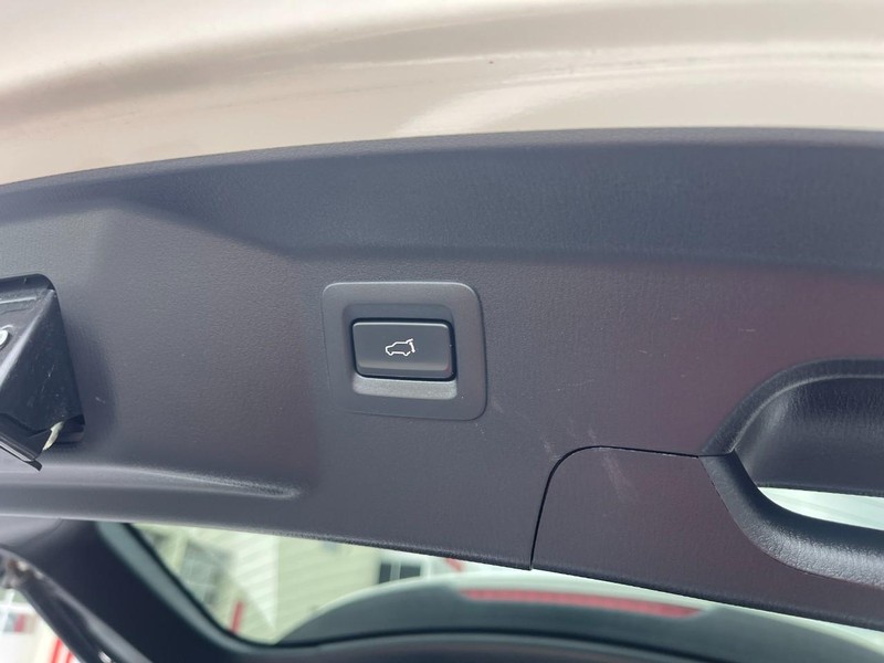 Mazda CX-9 Vehicle Image 21