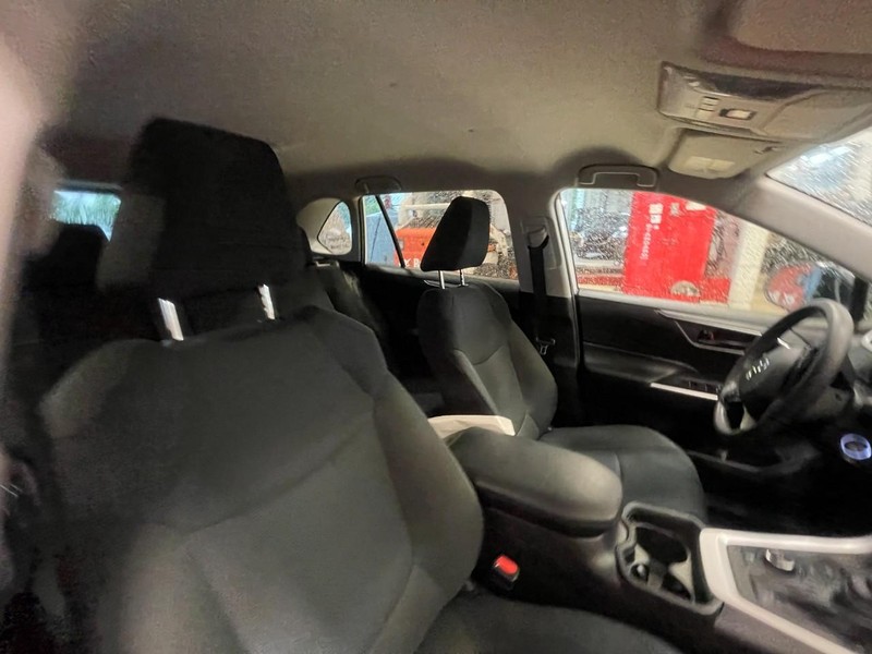 Toyota RAV4 Vehicle Image 04