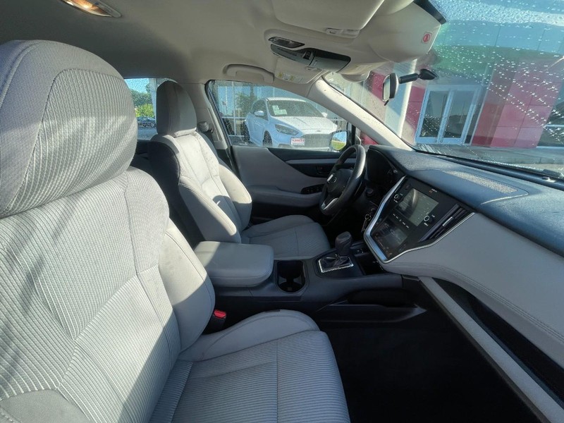 Subaru Legacy Vehicle Image 04