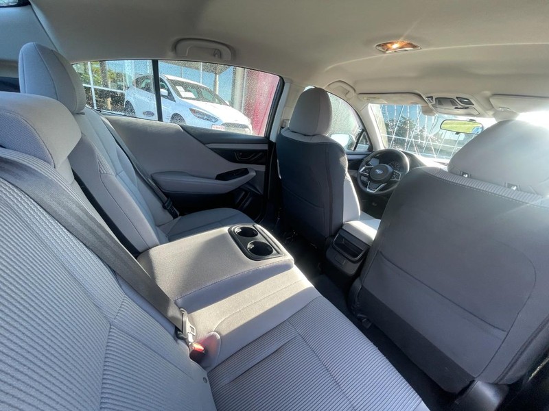 Subaru Legacy Vehicle Image 06