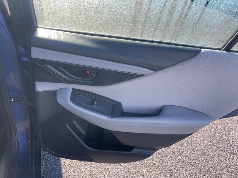 Subaru Legacy Vehicle Image 07