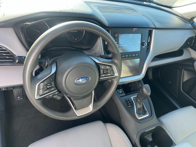 Subaru Legacy Vehicle Image 10