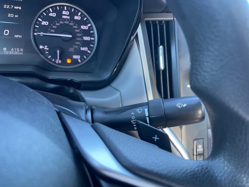 Subaru Legacy Vehicle Image 14